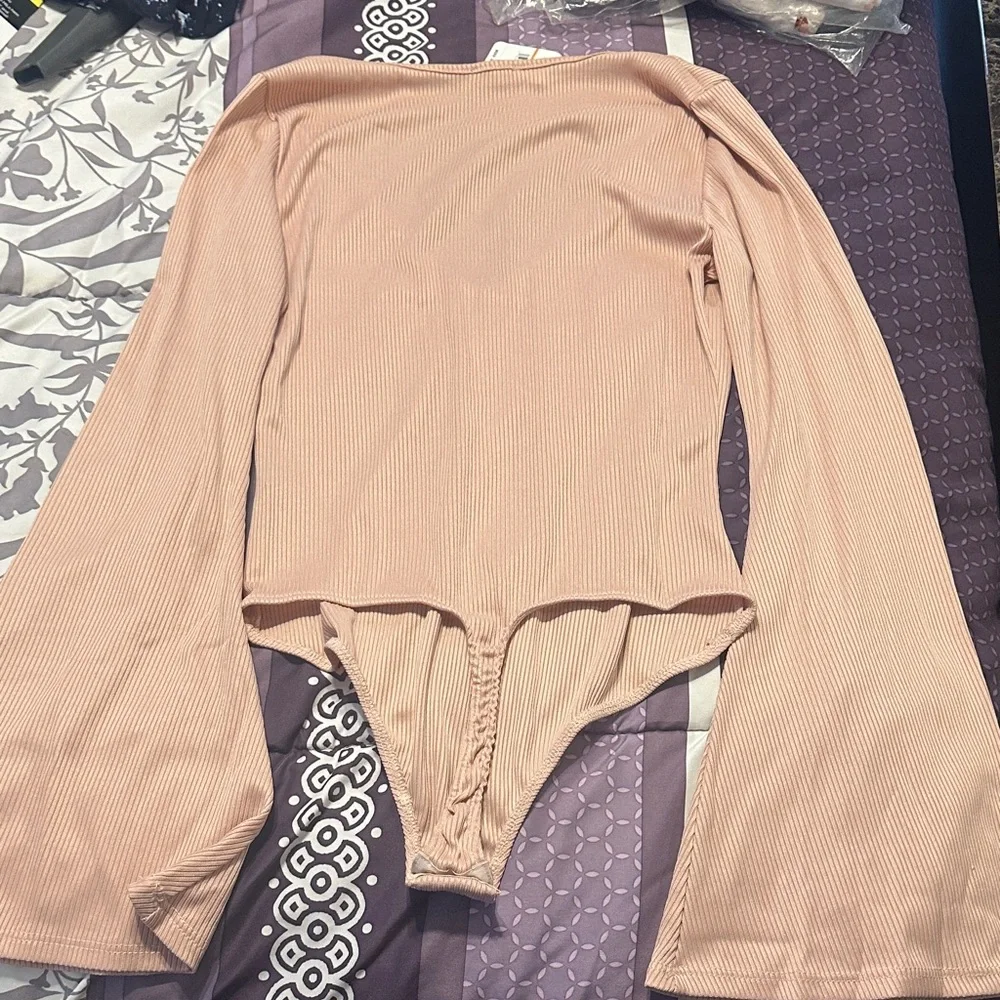 FREE PEOPLE Chic V-Neck Ribbed Bodysuit - Peach - Picture 2 of 6
